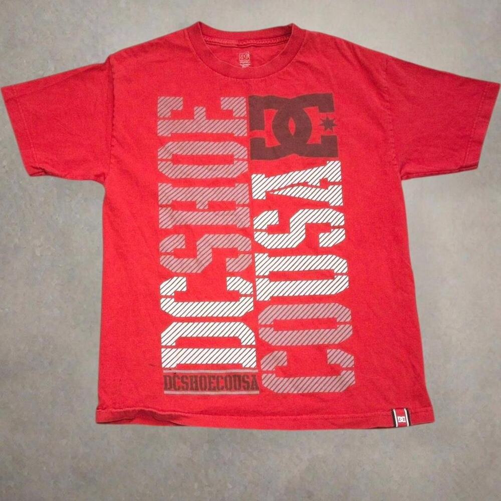 Y2K 2010s Red DC Shoes T Shirt. Size Medium